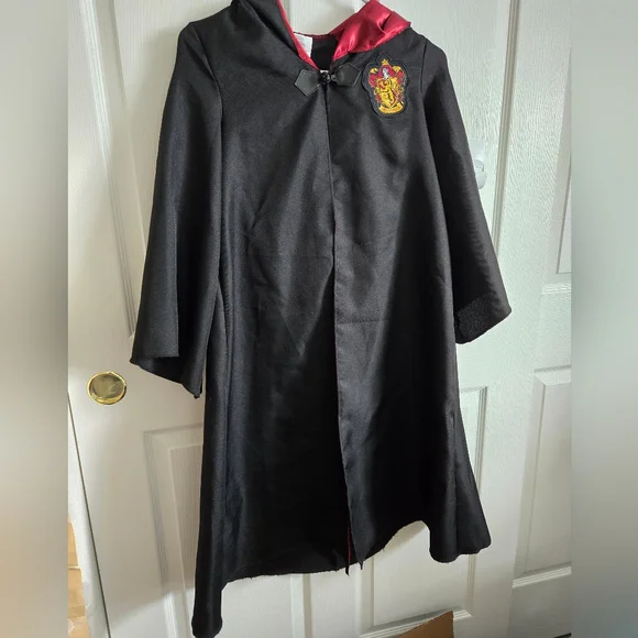 Harry Potter Robe Kids Medium Gryffindor Black Red Costume Hermione Cloak Hood - Picture 12 of 12